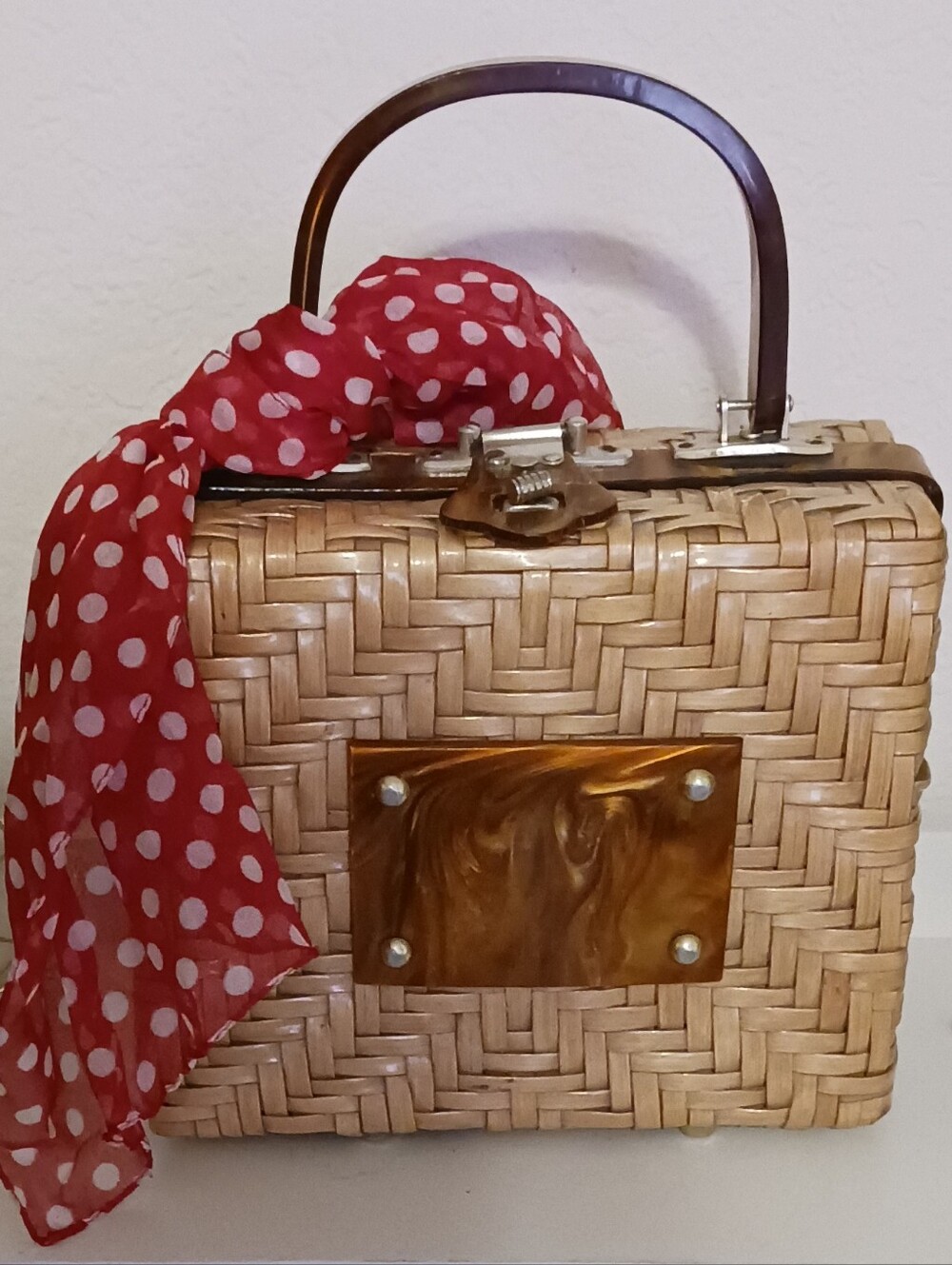 Lesco Lona Made In Hong Kong Vintage Woven Basket Style Purse w/ Lucite Accents - Picture 1 of 16
